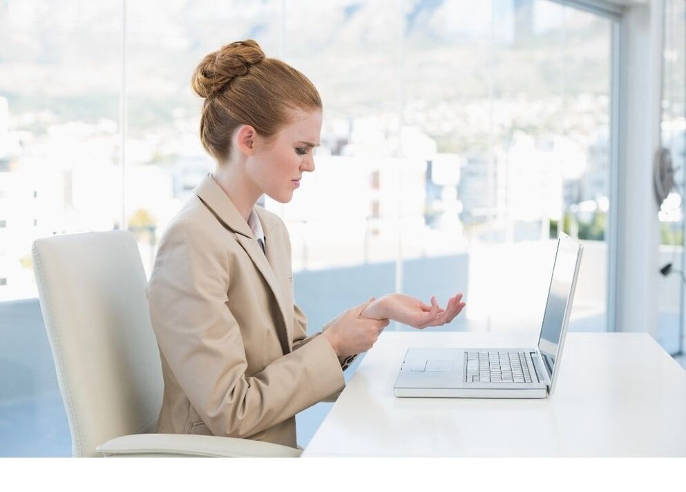 Symptome der Arthrose der Händeverbände aufgrund der Arbeit am Computer